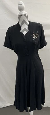 Vestido Vintage Pequeño Negro Cuentas Lentejuelas Mangas Cortas Peplum Años 50’s Cremallera Lateral Foto 1 de 4