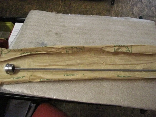 Honda VF750F fork plug, fork bolt 51454-MB2-671 - Image 1 of 1