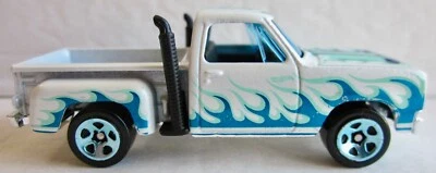 Hot Wheels 78 Dodge Lil Red Express #215 da série Heat Fleet 2015 Branco - Imagem 1 de 4