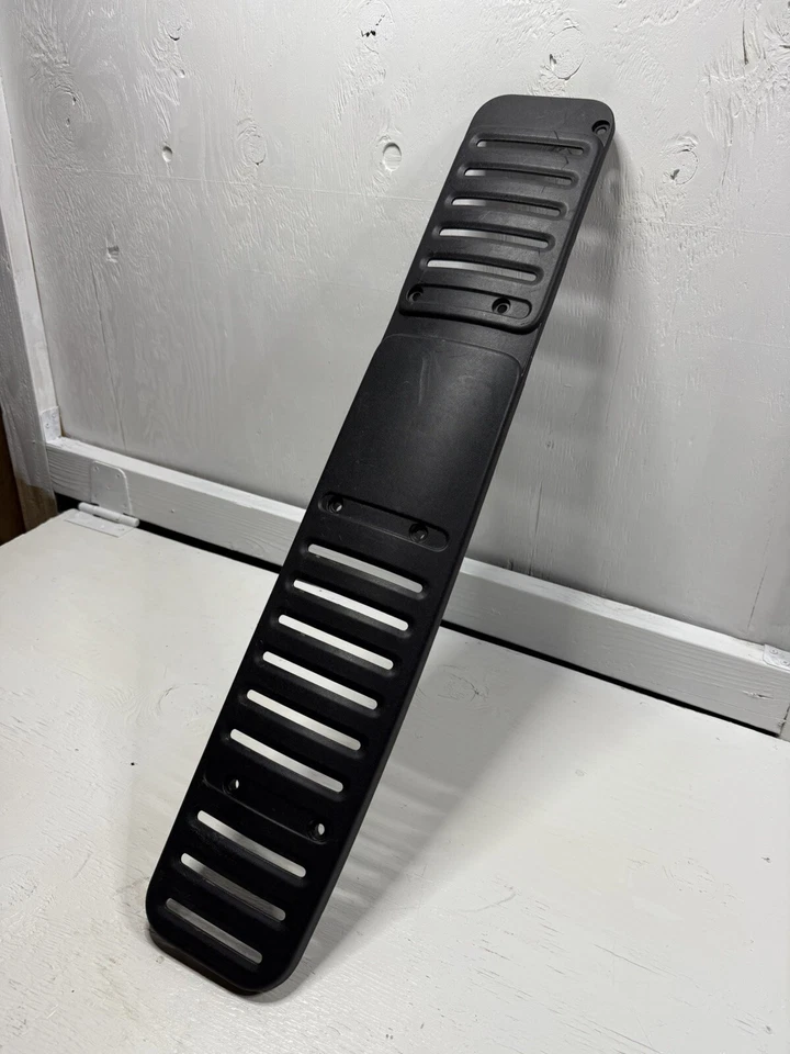 RAM PROMASTER 3500 2014-2022 PILAR TRASERO IZQUIERDO MOLDURA OEM 1308469070 Foto 1 de 4