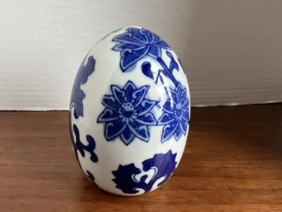 Винтажные фарфоровые яйца с ручной росписью большие сине-белые цветы - Изображение 1 из 4