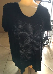 SUSAN LAWRENCE BLACK RUFFLE LAYERS 2X SHORT SLEEVE BLOUSE-'FADED' BLUISH FLOWER - Picture 1 of 3