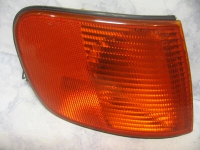 92 93 94 Audi 100 RIGHT PASSENGER Front TURN SIGNAL Light marker Lamp 4A0953050C - Image 1 of 4