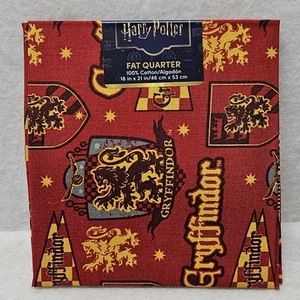 Harry Potter Gryffindor Quidditch 100 % Baumwolle 18" x 21" vorgeschnitten Fat Quarter/Neu - Bild 1 von 2