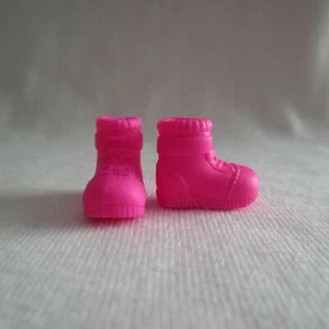 ¡NUEVO! Barbie Equipo Stacie Limonada Soporte Chelsea Muñeca Rosa Tenis Botas Zapatos - Imagen 1 de 1