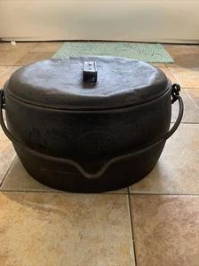 Olla gitana ovalada grande vintage con tapa de hojalata de hierro fundido - Imagen 1 de 5