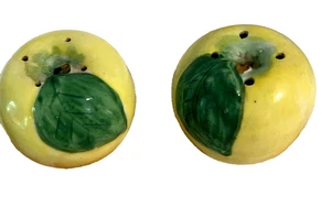 Vintage Keramik Miniatur gelber Apfel S/P Streuer rote Buchstaben Japan  - Bild 1 von 6