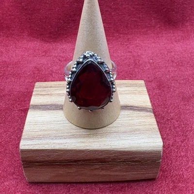 Anillo de granate hecho a mano de plata esterlina con cuentas artesanales de la India 7,5 Foto 1 de 4