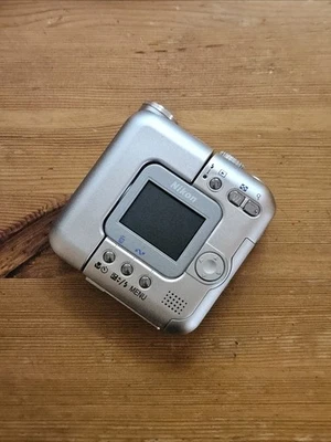 RARE Nikon Coolpix SQ 3,1 MP Digitalkamera Silber mit OVP Top Zustand - Bild 1 von 4