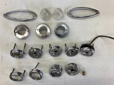 Lote de piezas cromadas de señal de giro delantera Porsche 356, bisel de luz trasera lágrima Foto 1 de 4