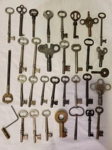 Lot of 33 Barrel Skeleton Keys, Vintage, Mixed, and Corbin, see my Photos - Picture 1 of 14