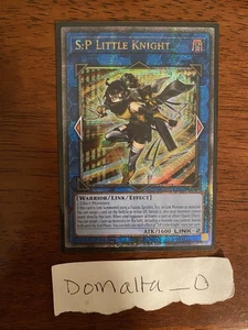 Yugioh S:P Kleiner Ritter Quarter Century Secret Rare AGOV-DE046 1. Auflage NM - Bild 1 von 1
