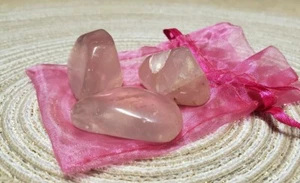 3 ROSE QUARTZ TUMBLED STONES WITH ORGANZA GIFT POUCH.  AFRICAN ROSE QUARTZ. - Picture 1 of 12