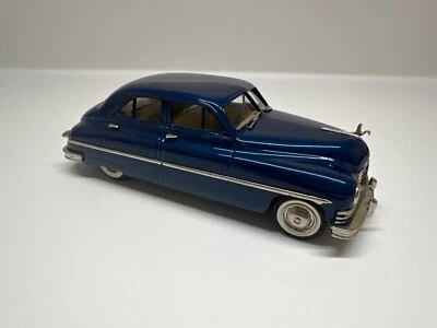 Brooklin 型号 1950 Packard 豪华 8 1: 43 BRK.119 深蓝色 — 第 1/4 张图片