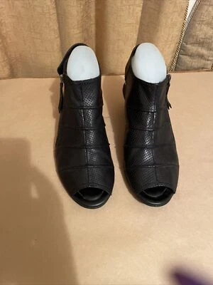 Women's Leather Shoes By earth, Size 10 B, EC, innersole 27 cm - image 1 of 4