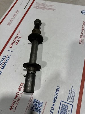 99 - 01 2001 KAWASAKI KX125 KX 125 FRONT AXLE OEM GREAT CONDITION W/SPACERS — 第 1/2 张图片