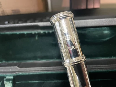 Flauta Azumi Modelo AZ2SRBO muy buena, junta de cabeza y cuerpo de plata maciza, pie B Foto 1 de 4