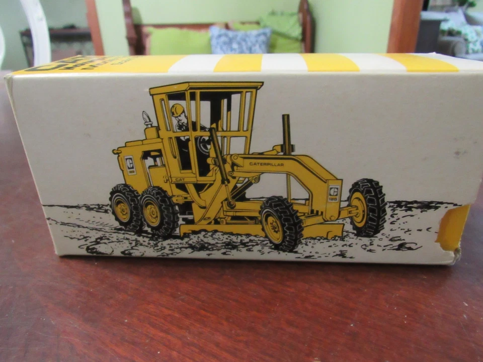 NZG 1/50 SCALE CAT MOTORGRADER MODEL 12G - MIB - EXCELLENT - Image 1 of 4