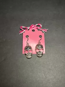 Gluttonous Gifts Silver Tone Studded Skull Halloween Dangle Drop Earrings 1.5" - Picture 1 of 3