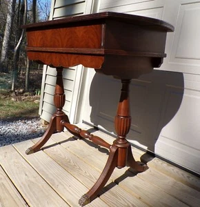 Mesa consola de escritorio vintage de caoba estilo Duncan Phyfe con tapa abatible - Imagen 1 de 13