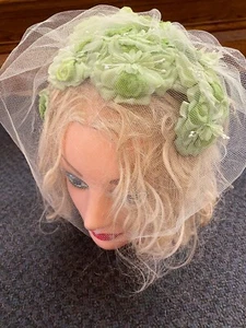 Cappello fascia vintage anni 50 verde chiaro floreale con velo Union Made - Foto 1 di 6