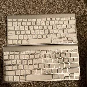Apple wireless keyboard Bluetooth - Picture 1 of 1