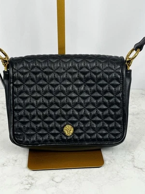 Bolso Bandolera Ann Klein Anillo León Negro Pequeño Acolchado Solapa Herrajes Dorados Usado en Excelente Condición Foto 1 de 4