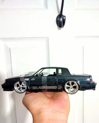 Brinquedo Jada BigTime Muscle 1987 Buick Grand National modelo preto solto escala 1:24 - Imagem 1 de 4