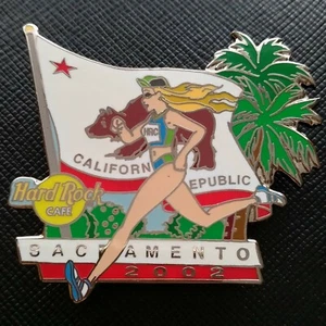 SACRAMENTO US☑️Hard Rock CAFE®HRC PIN🎸2002 Marathon Runner Girl CALIFORNIA FLAG - Picture 1 of 3