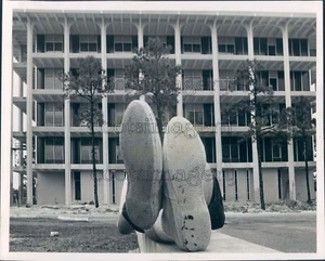 1964 Press Photo Soles of Shoes & Apartment Building - Picture 1 of 2