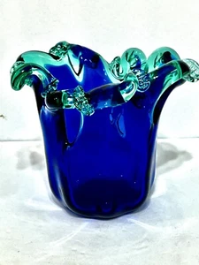 Jarrón de vidrio blanco de cristal hecho a mano en Italia azul cobalto con volantes borde transparente 5"x5" - Imagen 1 de 12