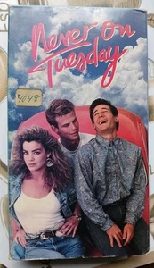 Never on Tuesday - Rare HTF VHS - Claudia Christian, Andrew Lauer, Pete Berg OOP - Imagen 1 de 3