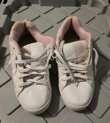 dc court graffik sneakers size 8.5 white and silver - Image 1 of 4