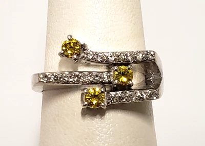 Anillo moderno de carretera de diamantes amarillos y blancos de oro blanco de 14 k EFFY talla 7,25 Foto 1 de 4