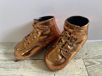 Par De Colección De Zapatos De Bebé Bronceados Cobre Par A Juego Recuerdo Decorativo 1969 Foto 1 de 4