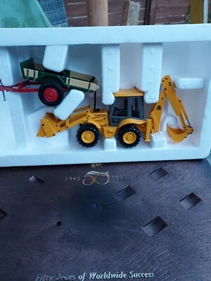 JOAL 1/32 JCB 4CX BACKHOE LOADER & FARM TRAILER ( Ltd edition set). - Image 1 of 4