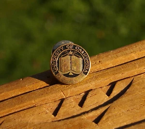 Pinback de solapa de metal y esmalte de 1/2" estrella de libro de la Universidad de California CA - Imagen 1 de 4
