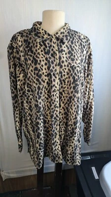 Blusa con botones Liz Baker Essentials 100 % seda estampado animal guepardo talla 2X Foto 1 de 4