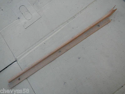 PASE DELANTERO DERECHO. PLACA RASGUÑO UMBRAL PUERTA 1980 80 NISSAN DATSUN 210 310 BLUEBIRD Foto 1 de 4