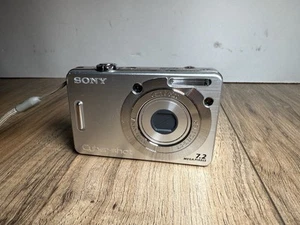 Sony Cyber-Shot DSC-W55 7.2 Mega Pixels Digital Compact Camera No Charger - Picture 1 of 8