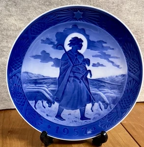 Royal Copenhagen Christmas Plate 1957 The Good Shepard - Bild 1 von 4