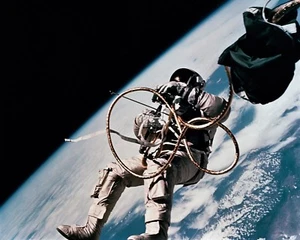 GEMINI 4 ASTRONAUT ED WHITE FIRST AMERICAN TO WALK IN SPACE  8X10 PHOTO (AA-436) - Picture 1 of 1
