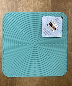 "Turquoise" LE CREUSET 11.25" Square Silicone Trivet Mat Potholder Hot Pad NWT - Picture 1 of 5