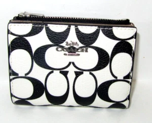Cartera Coach CP426 Plegable Blanca y Negra Firma C Lona Nueva con Etiquetas $198 - Imagen 1 de 9