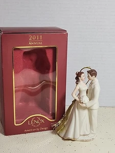 Figura de porcelana Lenox 2011 novia y novio adorno de pastel boda  - Imagen 1 de 7