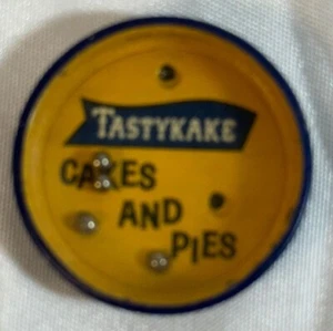 Tastykake Blech Geschicklichkeit/Flipper Spielzeug 1 1/4" rundes Taschenspielzeug - Bild 1 von 5