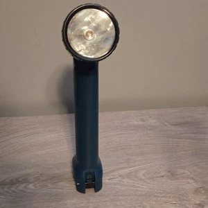 Makita ML902 Multi Angle Incandescent Flashlight - 9.6V Rechargeable Power Tool - Picture 1 of 11