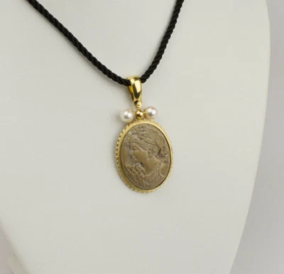 CIONDOLO IN ARGENTO 925 DORATO CON PERLE E CAMMEO DI PIETRA LAVICA AGDV 0189 - Immagine 1 di 4