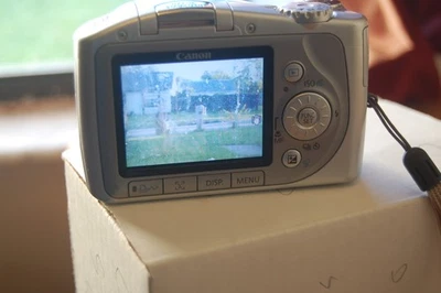 Cámara digital Canon PowerShot SX100 IS - FUNCIONA - necesita batería AA y tarjeta SD Foto 1 de 4