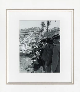 Photo Marseille en 1900 La partie de pêche sur le Vieux Port /B7M5 - Imagen 1 de 1